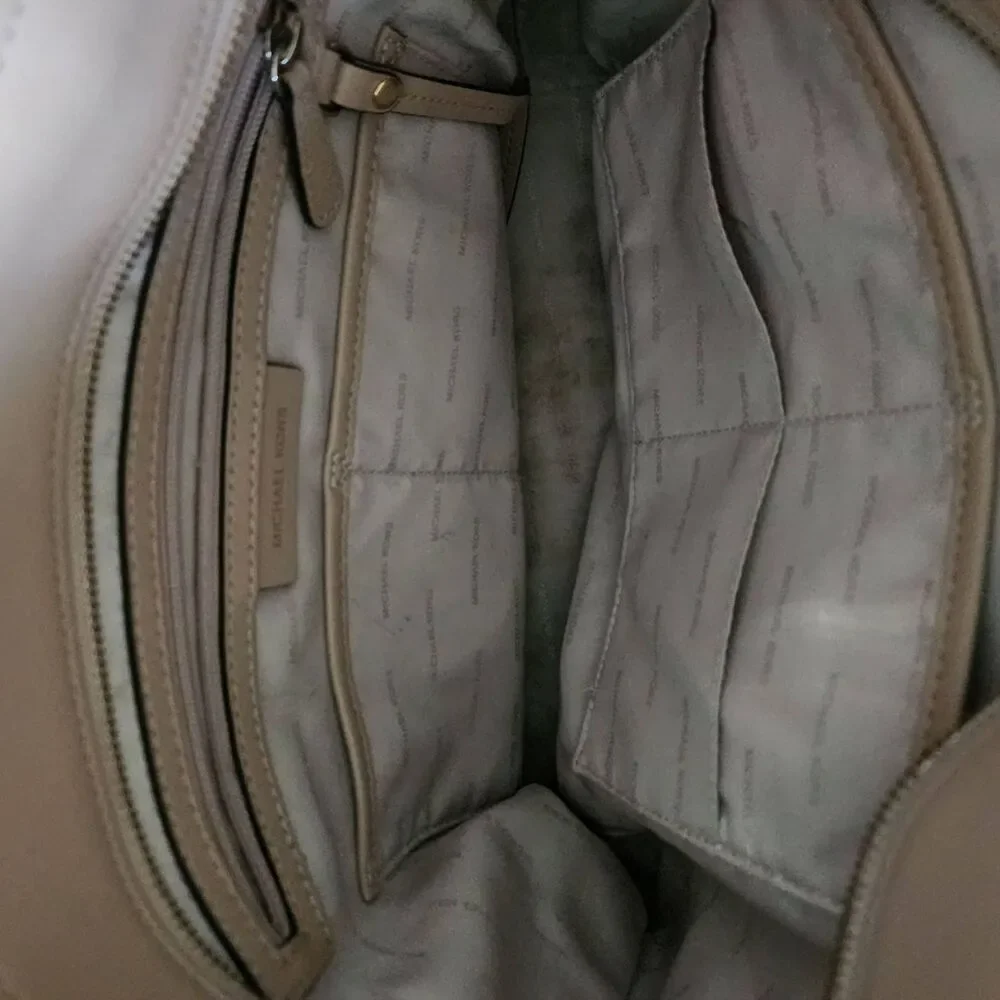 Michael Kors Bag Womens Size Medium Beige Tote Travel‎ Double Handles Logo
